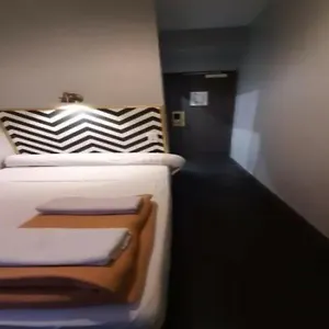 ** Hotel Hipotel Belleville Gare De L'est Frankreich